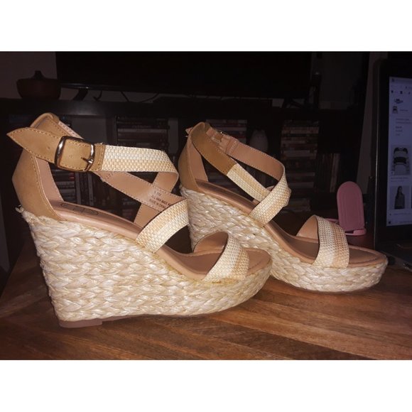 SOLD   DOLCE BY MOJO MOXY STRIPED DAVENPORT ESPADRILLE WEDGE HEEL SANDALS - Picture 2 of 13